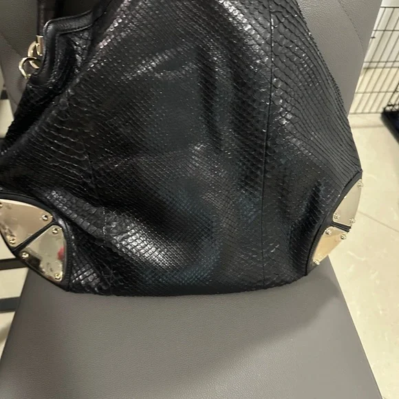 Gucci Black Python-Embossed Leather Bamboo Tassel Hobo Bag with Gold Corners - Picture 3 of 8